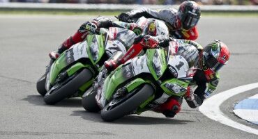 Mondiale SBK, a Donington dominio di Tom Sykes, secondo Baz