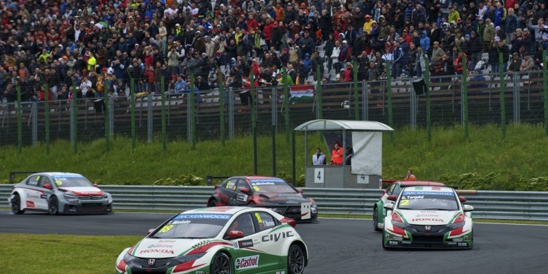 honda-civic-ottiene-un-doppio-podio-nella-tappa-ungherese-del-campionato-wtcc-double_podium_for_honda.jpg