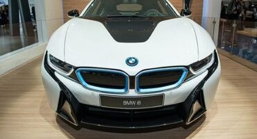 BMW presenta la nuova I8