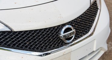 Nissan, una nuova vernice per sconfiggere pioggia e fango