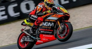 MotoGP, GP Assen 2014, Alex Espargarò in pole con condizioni meteo avverse, 12° Rossi