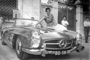 Caption orig.: Mercedes-Benz Typ 300 SL, 215 PS, Roadster, Bauzeit: 1957 bis 1963.