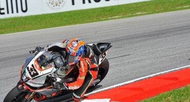 Mondiale SBK, Sepang: in gara 1 trionfa Melandri (Aprilia Racing), 2° Guintoli (Aprilia Racing)