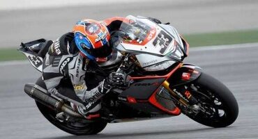 Mondiale SBK, bis di Melandri(Aprilia Racing) che vince anche Gara 2, davanti a Guintoli (Aprilia Racing)