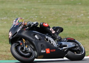 continua-il-lavoro-di-max-biaggi-sulla-art-aprilia-al-mugello-0000000276-1art_mugello