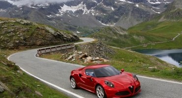 Alfa Romeo 4C: scoprila con la Realtà Aumentata e avrai il libretto interattivo