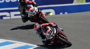 Mondiale SBK, gli alfieri del  Team Aprilia Racing affilano le loro armi per Jerez