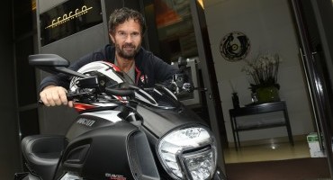 Lo Chef Carlo Cracco sceglie Ducati Diavel Carbon