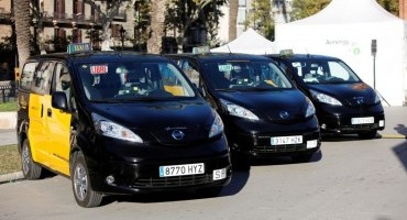 Nissan, nelle città di Barcellona e Madrid consegnati i primi taxi 100% elettrici