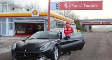 Raikkonen strapazza a Fiorano la F12berlinetta in compagnia di pochi fortunati giornalisti