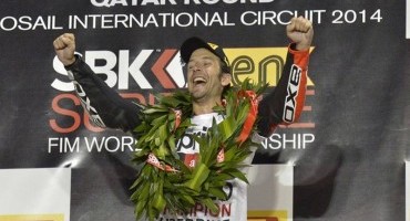 WSBK, Quatar, nel buio di Losail Guintoli fa doppietta e vince il titolo