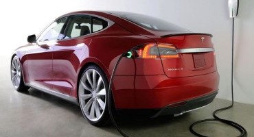 Tesla apre un negozio a Birmingham e aumenta il numero dei punti di ricarica in UK