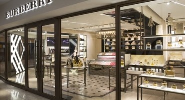 Il primo Burberry Beauty Box apre in Asia