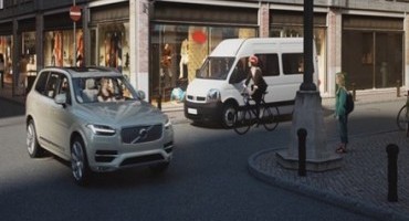 Volvo Cars, una nuova  tecnologiamette in comunicazione i caschi dei ciclisti con le automobili