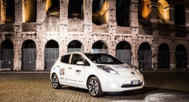 I taxi Nissan LEAF ricevono il primo “Premio Super Prodotto dell’Anno 2014” per la mobilità sostenibile