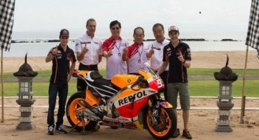 Marquez and Pedrosa unveil new 2015 livery in Bali