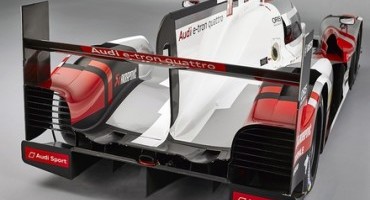 A Neuburg, sede di Audi Sport, Marco Bonanomi tocca con mano la R18 e-tron quattro con cui correrà la 24 Ore di Le Mans