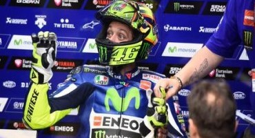 MotoGP: Valentino Rossi inaugura con una strepitosa vittoria la stagione 2015, in Qatar. Podio tutto italiano con Dovizioso e Iannone