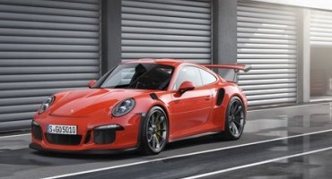 Salone di Ginevra 2015, Porsche presenta la nuova 911 GT3 RS: vettura da corsa nata per la pista ma adatta anche all’uso quotidiano