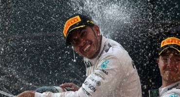 Formula 1, GP di Cina, vittoria di forza di Lewis Hamilton, 2° Rosberg poi Vettel
