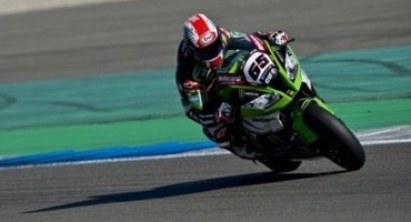 WSBK, Gara 2, a Imola un grandioso Jonathan Rea firma la terza doppietta stagionale