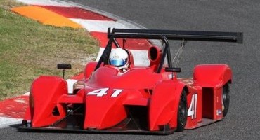 ACI Sport, Italiano Prototipi, Gara 1, Claudio Francisci (Lucchini Alfa Romeo) riesce nell’impresa di vincere in casa. Jacoboni penalizzato