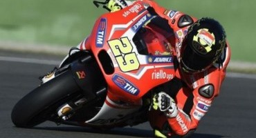 MotoGP, Gp del Mugello, superlativa pole di Iannone che beffa Lorenzo e Dovizioso. Solo 8° Rossi