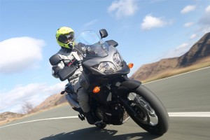 dueruote-academy-powered-by-suzuki-appuntamento-in-pista-domenica-10-maggio-scarica-foto-v-sstrom-650xt-abs