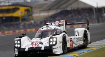 24 Ore di Le Mans 2015: vittoria della Porsche 919 Hybrid n° 19 condotta dall’equipaggio Hulkenberg, Bamber e Tandy. Porsche non vinceva dal 1998.