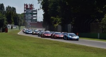 Entusiasmo e grande spettacolo per il quarto Aci Racing Weekend 2015, in scena all’Autodromo Enzo e Dino Ferrari di Imola