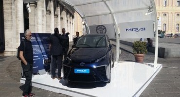 Toyota presenta “Mirai”, la prima berlina alimentata a idrogeno con celle a combustibile