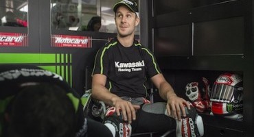 Kawasaki rilancia sul mercato la nuova linea di abbigliamento Racing