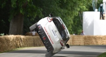 Nissan Juke Nismo RS e Terry Grant: stabilito il nuovo record su due ruote