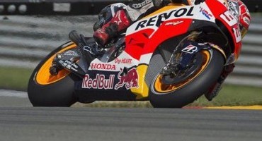 MotoGP, in Germania pole e record di Marc Marquez, 2° Pedrosa, Rossi chiude con il sesto tempo