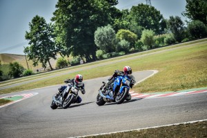 suzuki-gsx-s1000-f-abs-test-ride-roventi-in-pista-prima-di-raggiungere-le-concessionarie-scarica-foto-test-ride-4