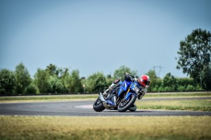 suzuki-gsx-s1000-f-abs-test-ride-roventi-in-pista-prima-di-raggiungere-le-concessionarie-scarica-foto-test-ride-7