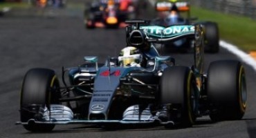 Formula 1, GP del Belgio: Lewis Hamilton detta il passo e vince la gara, secondo Rosberg, terzo Grosjean