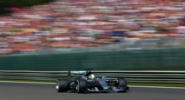 Formula 1 , GP del Belgio: sesta pole consecutiva per Lewis Hamilton che così raggiunge Schumacher, 2° Rosberg, male le Ferrari