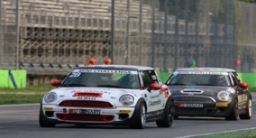 Mini Challenge 2015, Gara 1: Gianluca Calcagni conquista la prima vittoria stagionale