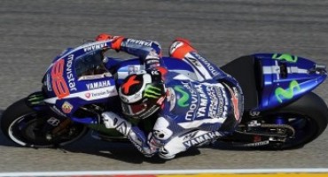 MotoGP 2015, GP di Aragon: Lorenzo domina su Pedrosa e Rossi. Marquez cade