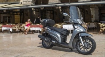 Kymco People One 125i DD: da oggi con frenata integrata e freno a disco posteriore