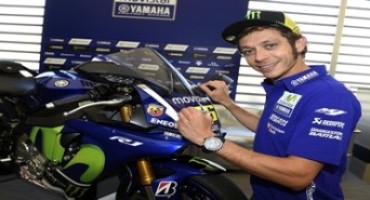 All’asta una speciale YZF-R1 Movistar Yamaha MotoGP Replica autografata dal “Dottore”