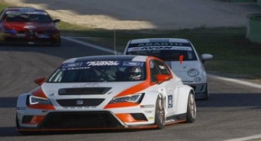 Campionato Italiano Turismo Endurance: Vallelunga si tinge di rosa grazie alle due pole di Valentina Albanese (Leon Racer TCR)