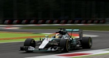 Formula 1, GP d’Italia: il “biondo” Lewis Hamilton vince nel tempio della velocità, secondo Vettel, terzo Massa