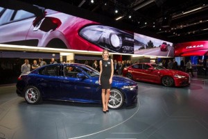 alcantara-e-alfa-romeo-giulia-quadrifoglio-verde-emozione-italiana-alfa-romeo-giulia-qv_low