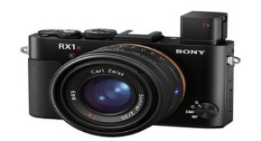 Sony presenta la nuova fotocamera compatta RX1R II con sensore d’immagine full frame