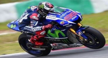 MotoGP- Motegi: la pole è di Lorenzo ma Rossi è lì