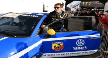 Rally di Monza 2015, Valentino Rossi e Alessio Salucci (Uccio) guidano l’Abarth 695 biposto Yamaha Factory Racing Edition