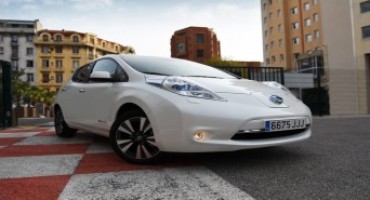 Nissan LEAF, viaggia per 900km con una sola ricarica