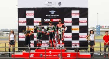 WSBK, Thailandia: lotta in Casa Kawasaki in Gara 2, ma è Tom Sykes ad avere la meglio su Jonathan Rea